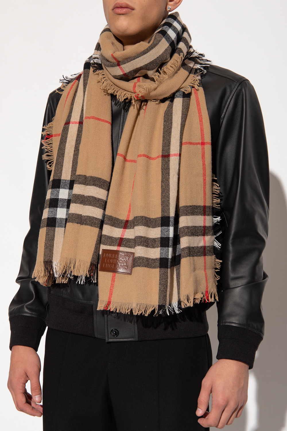 Burberry cashmere hotsell scarf men